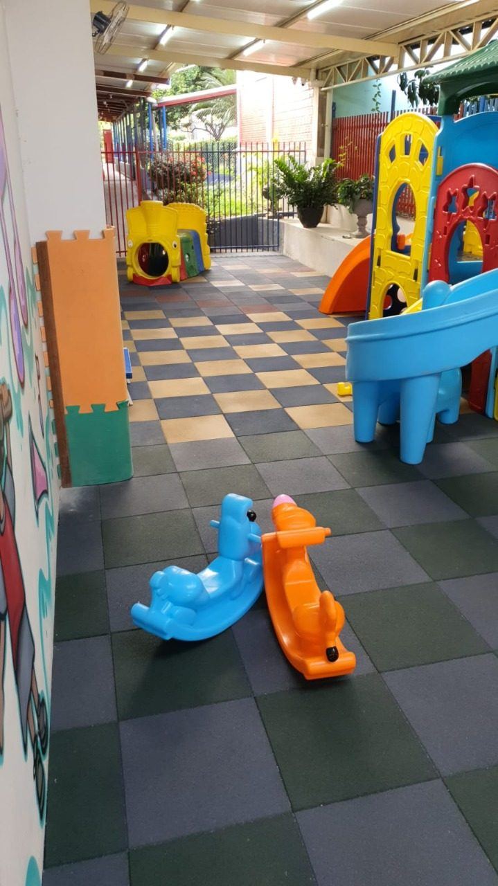 Xadrez Verde e Bege — Escola
