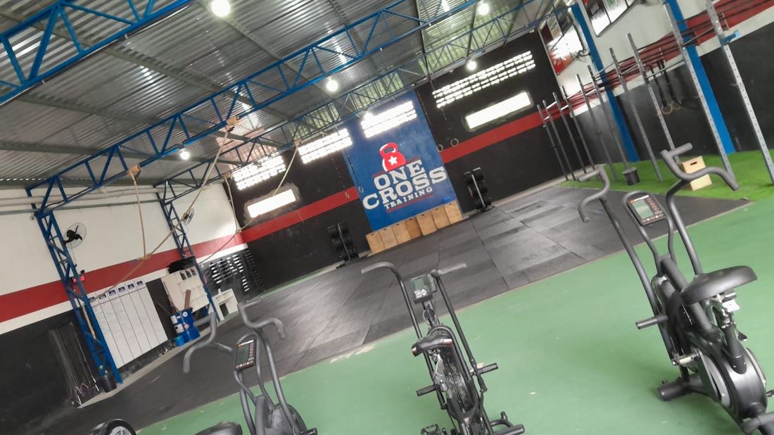 Box de CrossFit — preto e verde