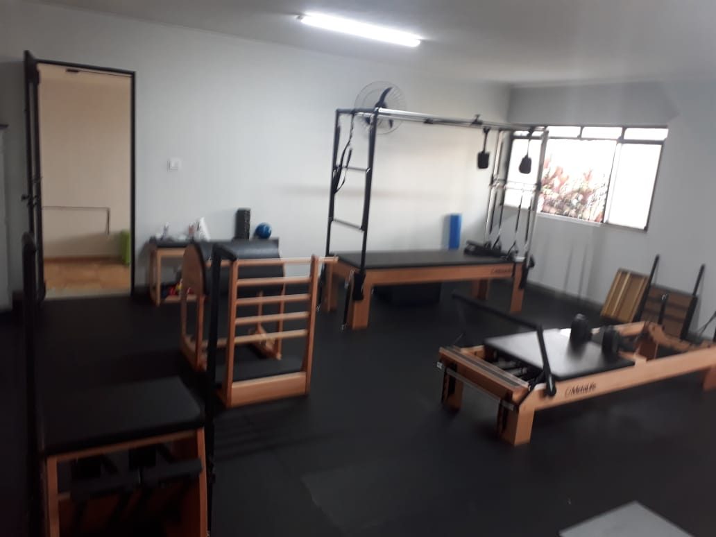 Estúdio de pilates — visão ampla